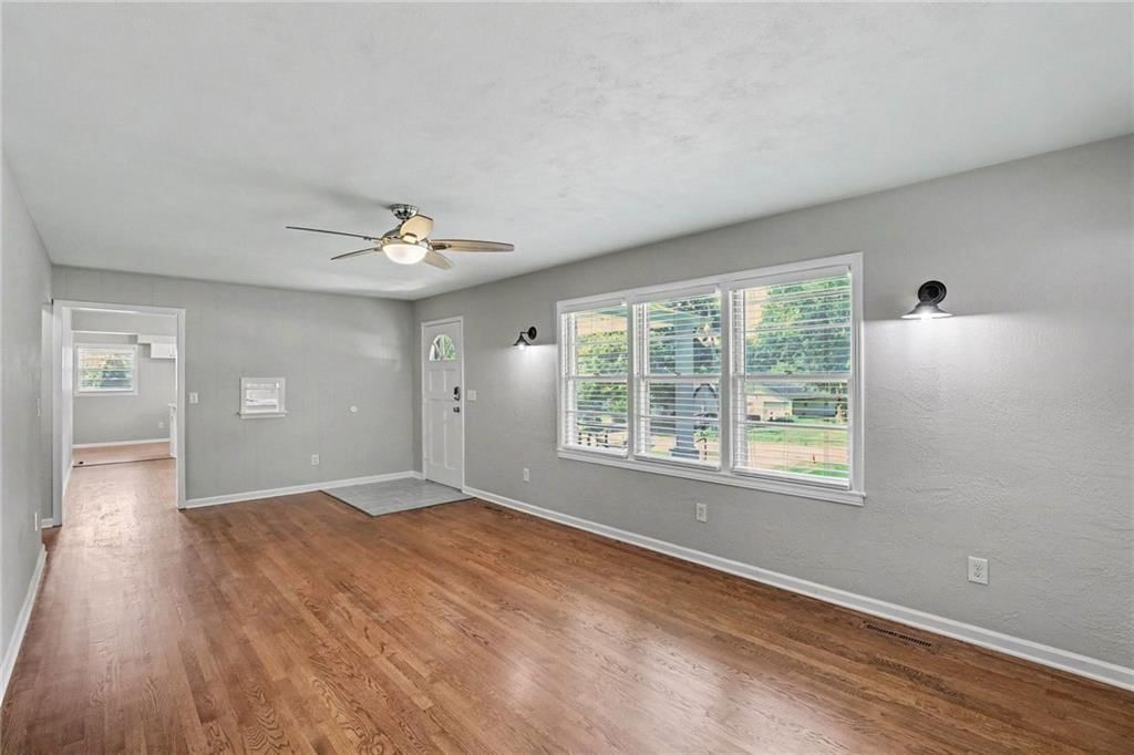339 W Oak Street — photo 7