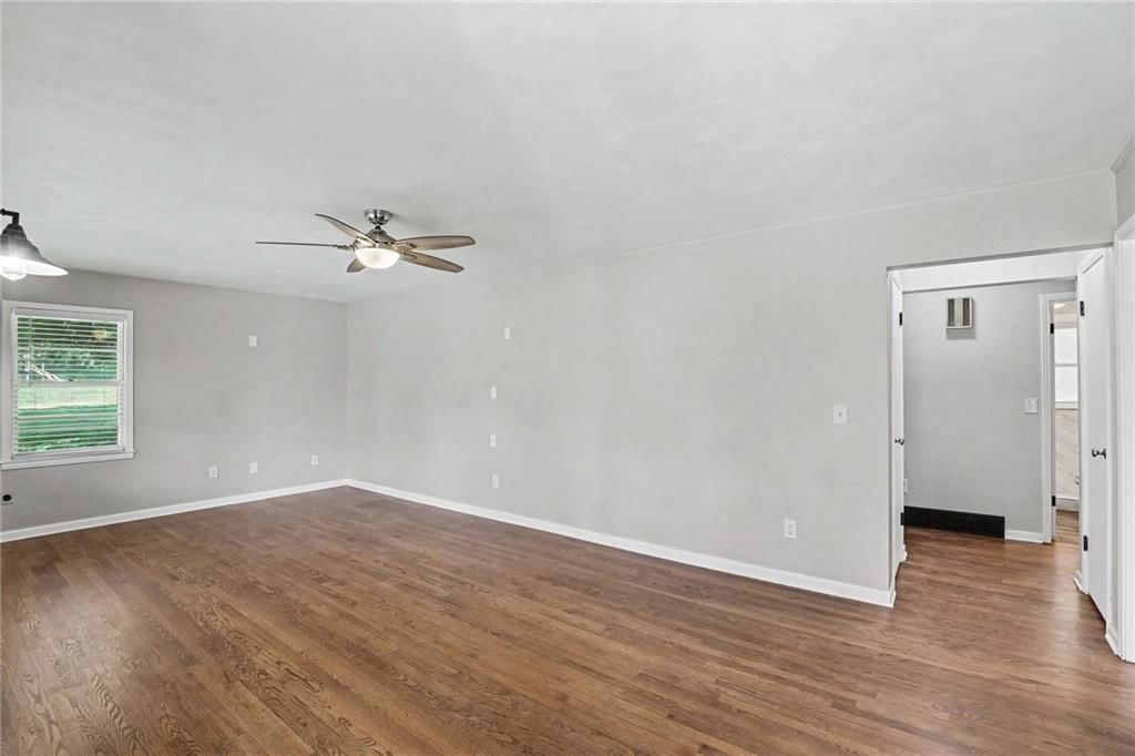 339 W Oak Street — photo 8
