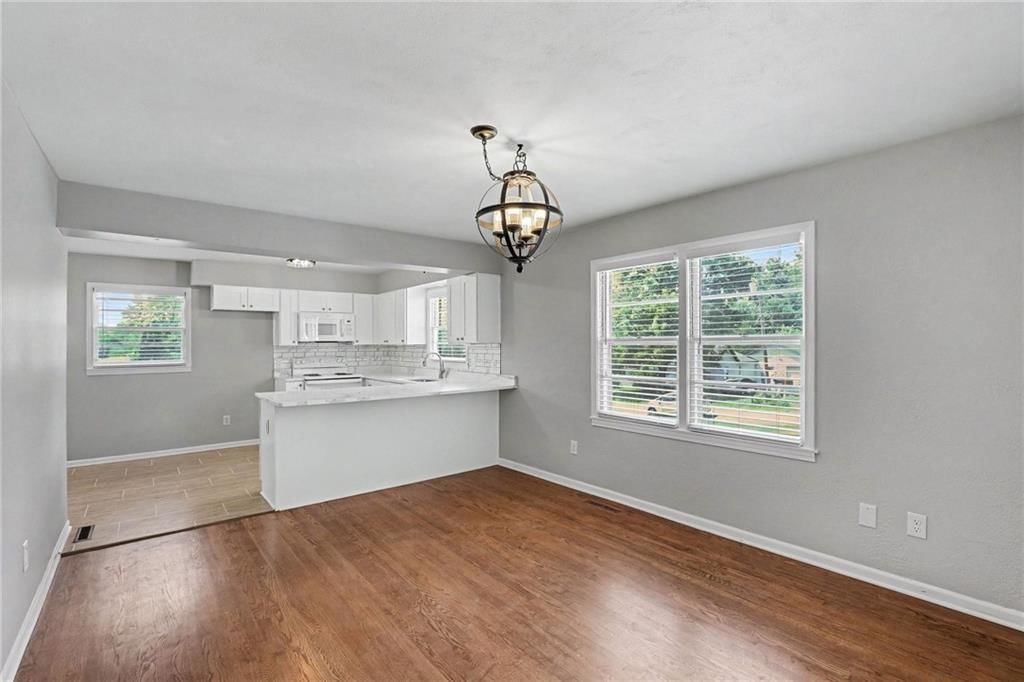 339 W Oak Street — photo 9