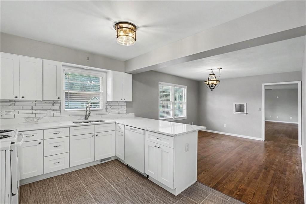 339 W Oak Street — photo 10