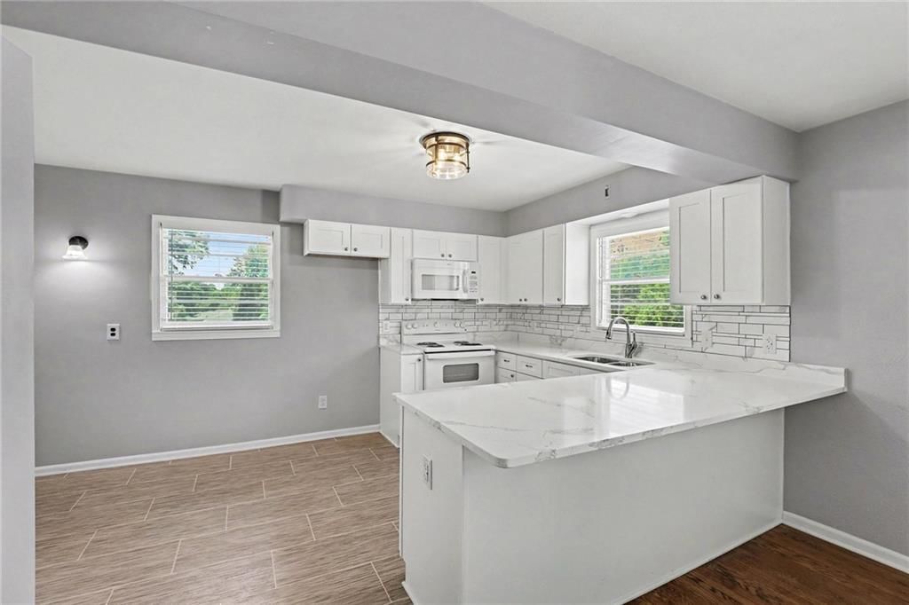 339 W Oak Street — photo 11