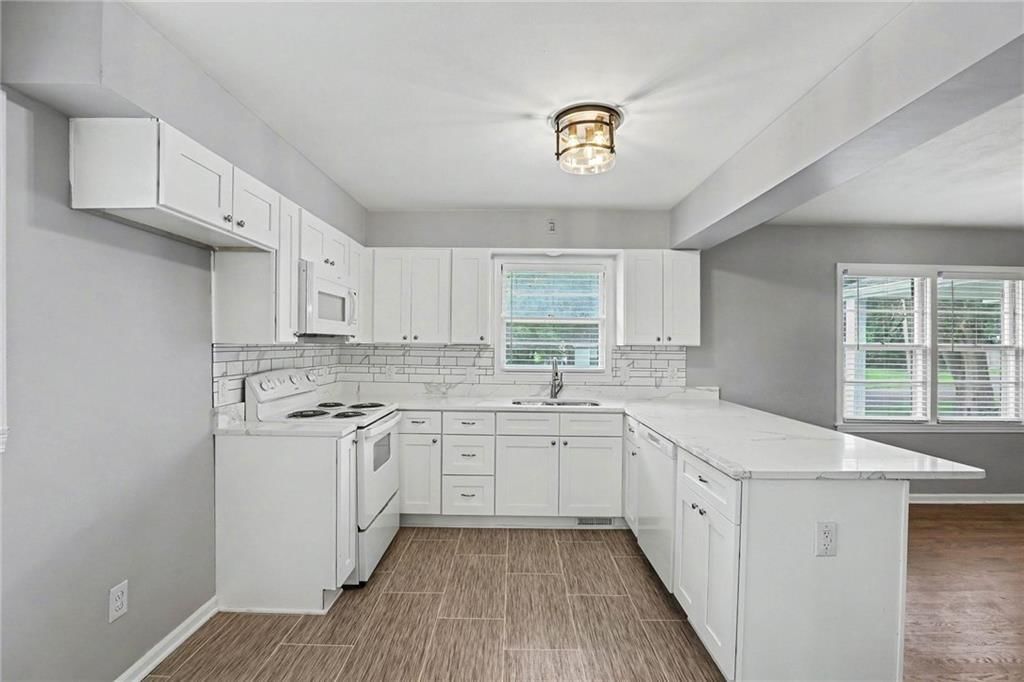 339 W Oak Street — photo 12