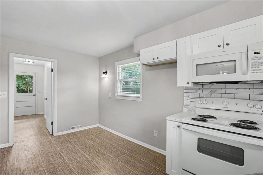 339 W Oak Street — photo 13