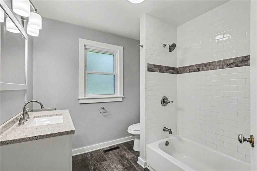 339 W Oak Street — photo 16