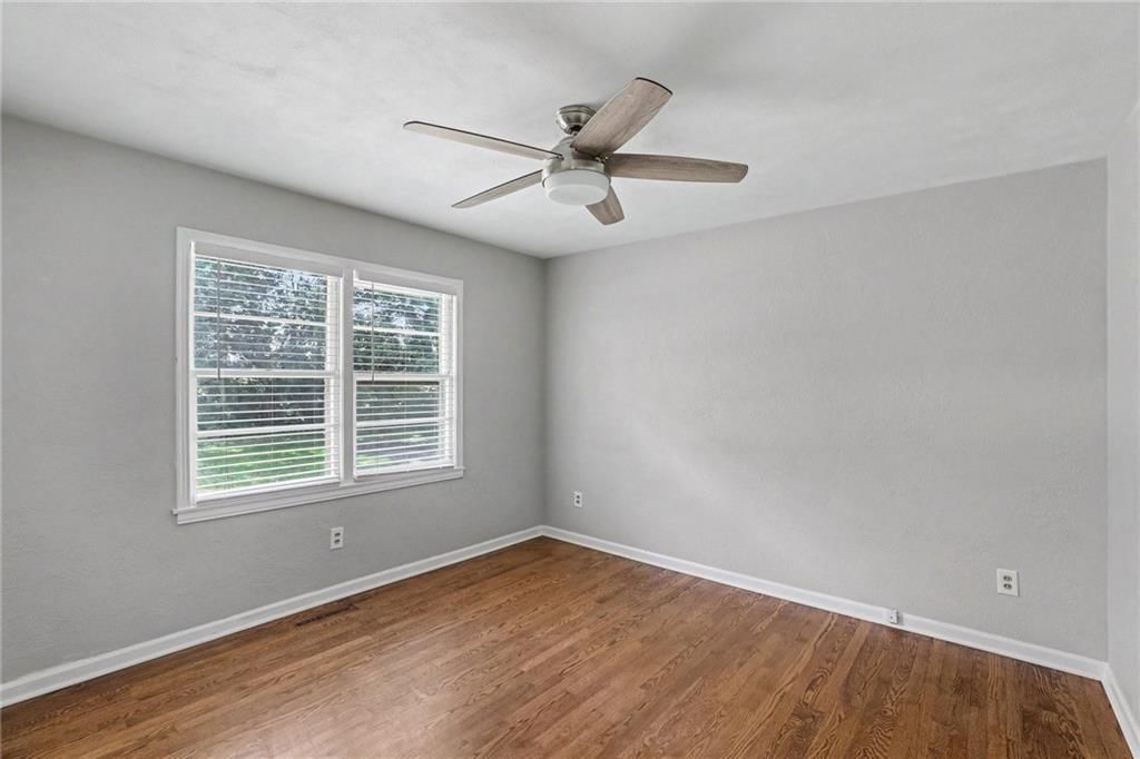 339 W Oak Street — photo 17