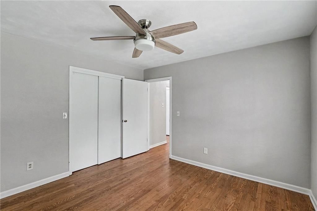 339 W Oak Street — photo 18
