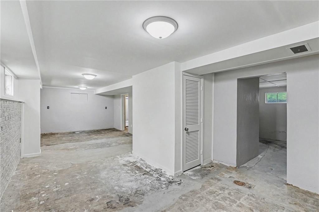 339 W Oak Street — photo 20