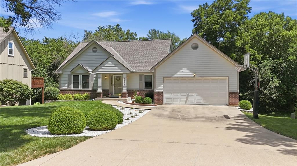 7915 Woodstone Street — photo 2