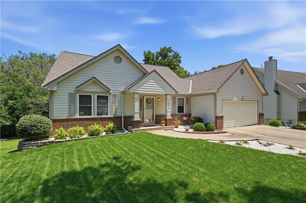 7915 Woodstone Street — photo 3