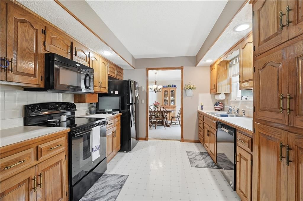 7915 Woodstone Street — photo 15