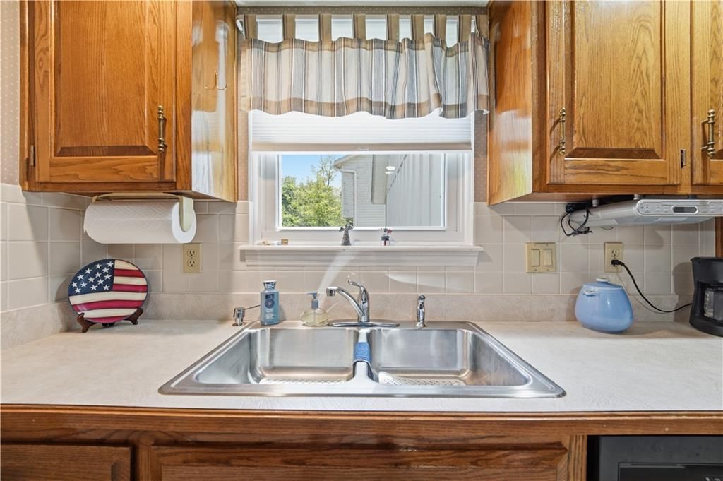 7915 Woodstone Street — photo 17