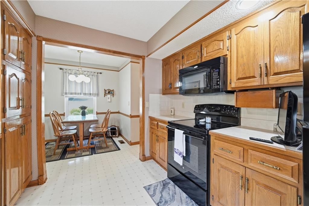 7915 Woodstone Street — photo 19