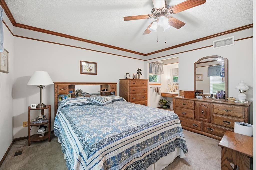 7915 Woodstone Street — photo 28