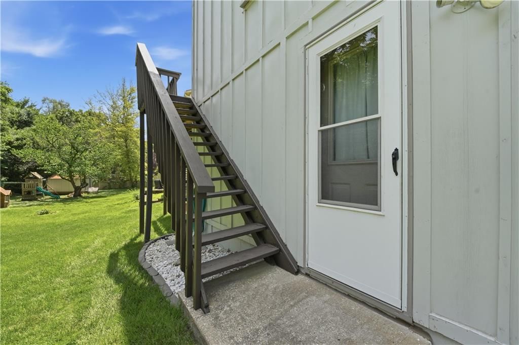 7915 Woodstone Street — photo 56