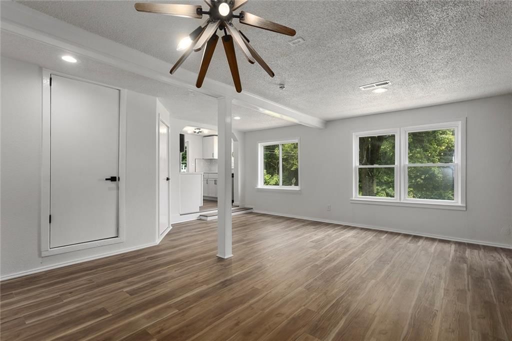 Photo 13 of 34 - 12901 E 61st Street