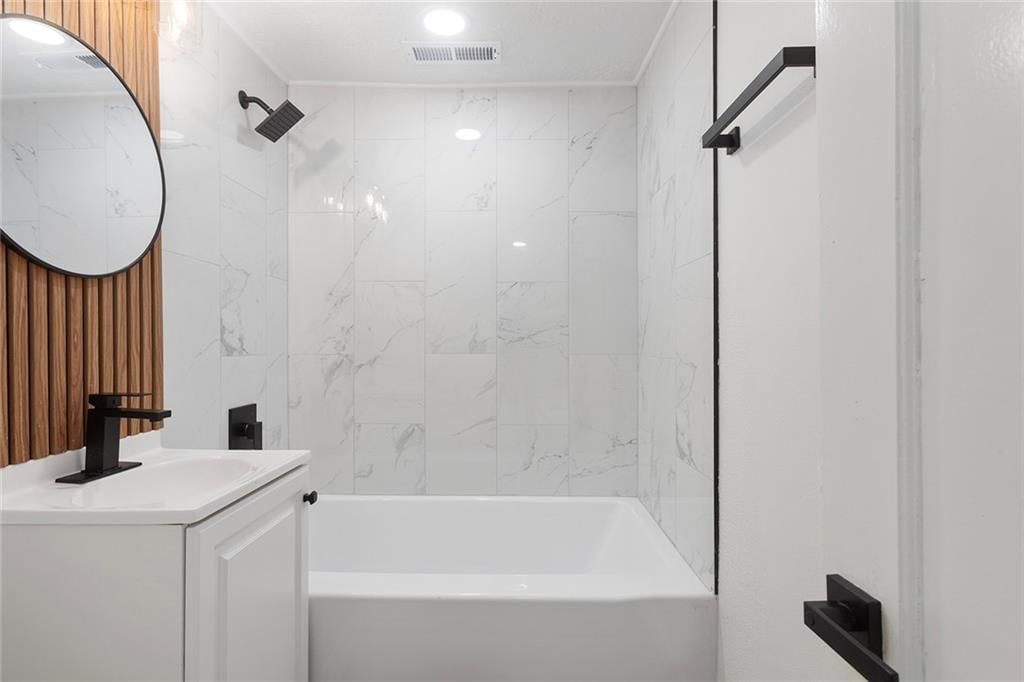 Photo 15 of 34 - 12901 E 61st Street