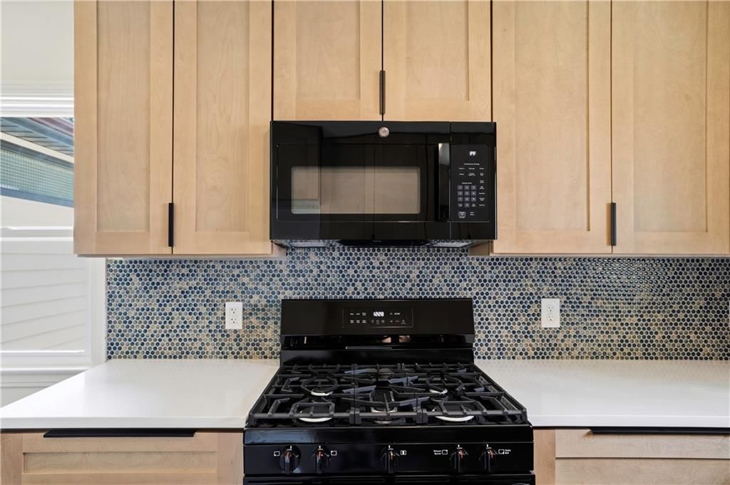 7806 Campbell Street — photo 16