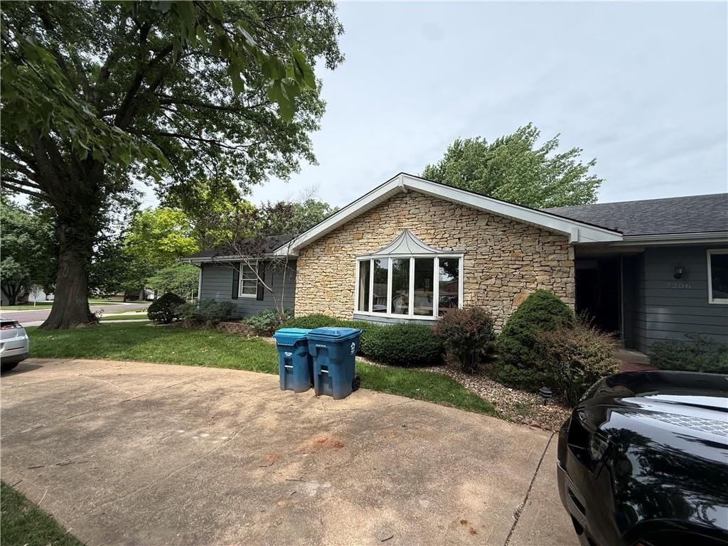 7206 W 101st Terrace — photo 1