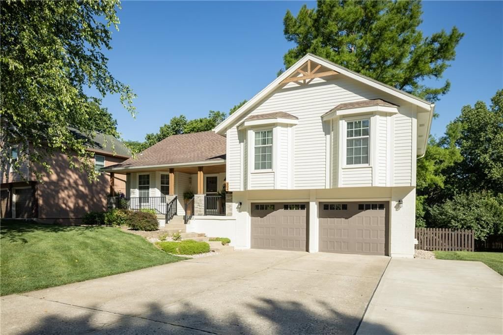 304 SE Brownfield Drive — photo 2