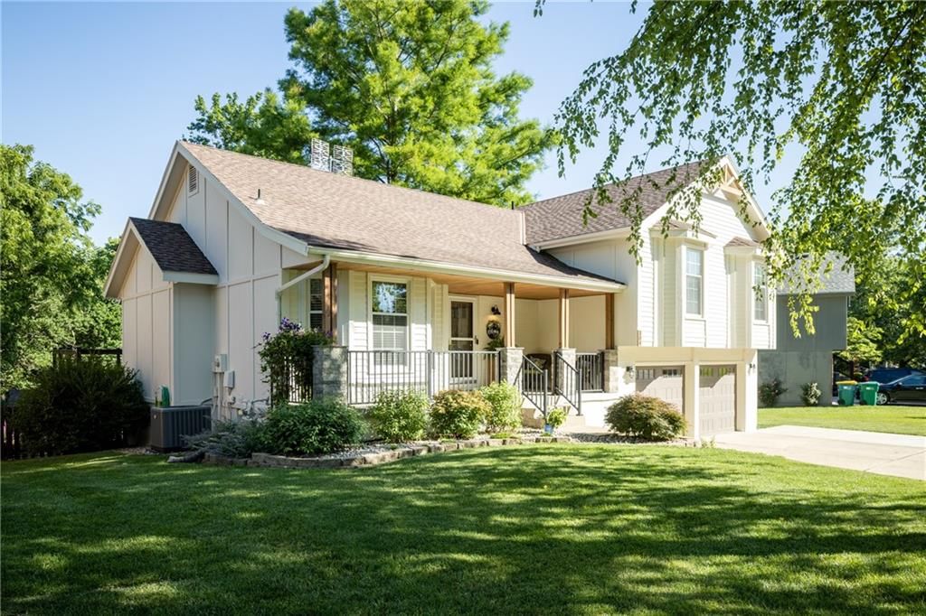 304 SE Brownfield Drive — photo 3