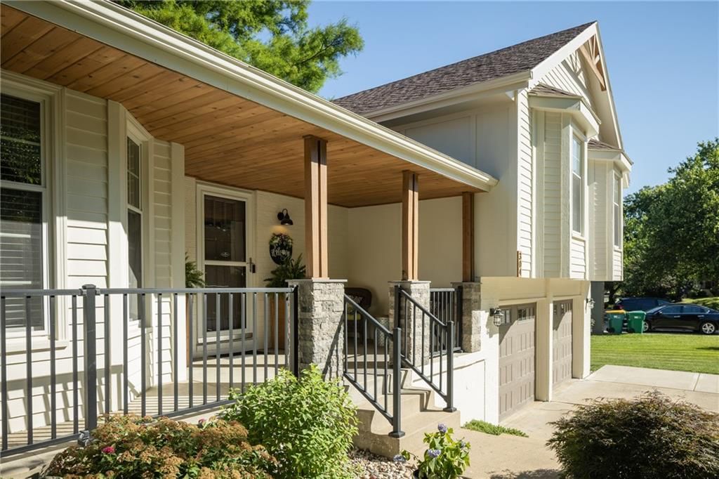 304 SE Brownfield Drive — photo 5