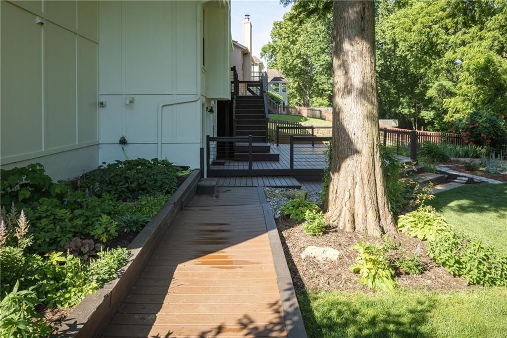 304 SE Brownfield Drive — photo 42