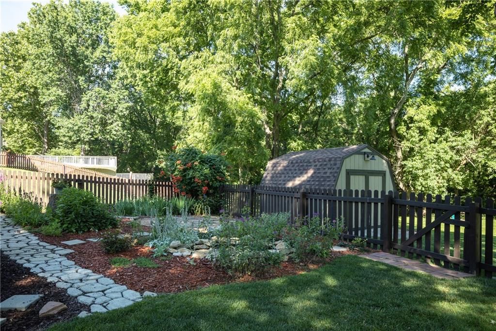 304 SE Brownfield Drive — photo 43