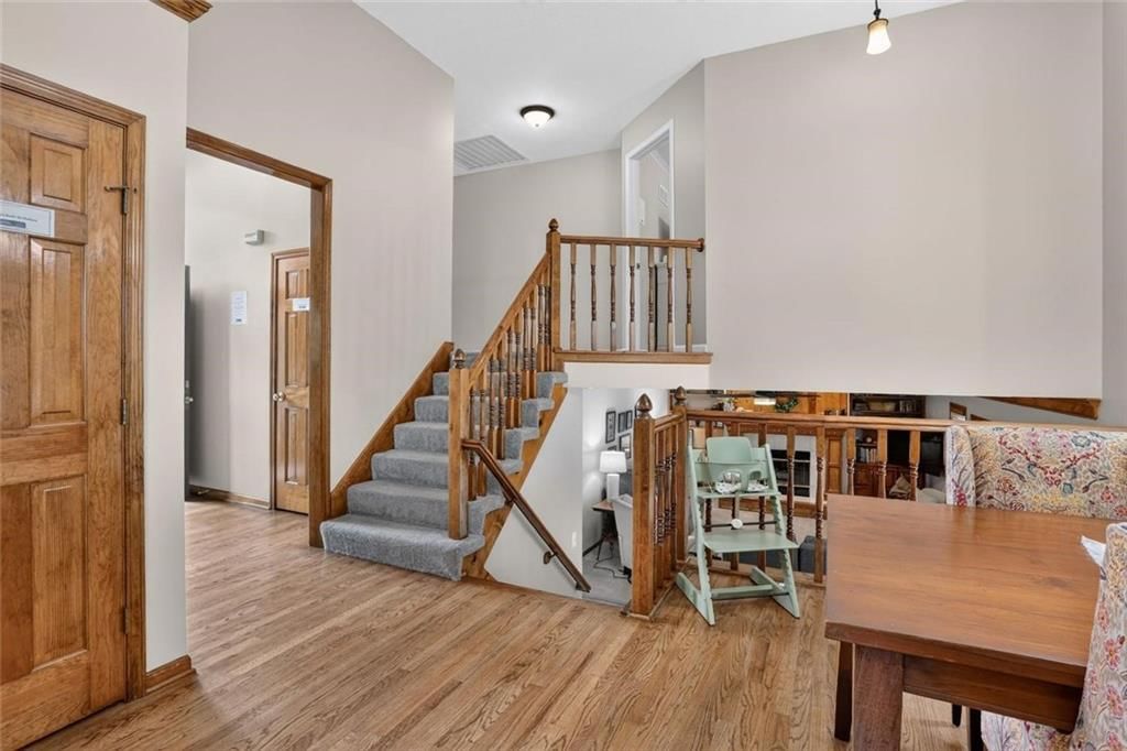 7646 N Pomona Avenue — photo 10