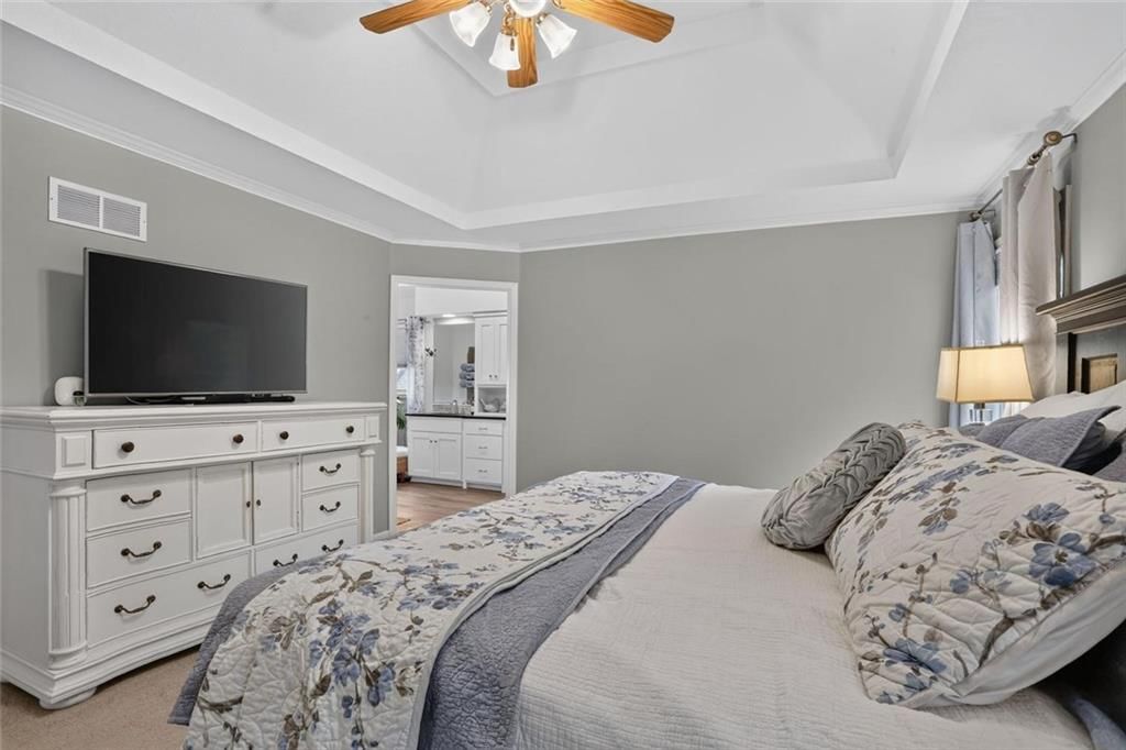 7646 N Pomona Avenue — photo 12
