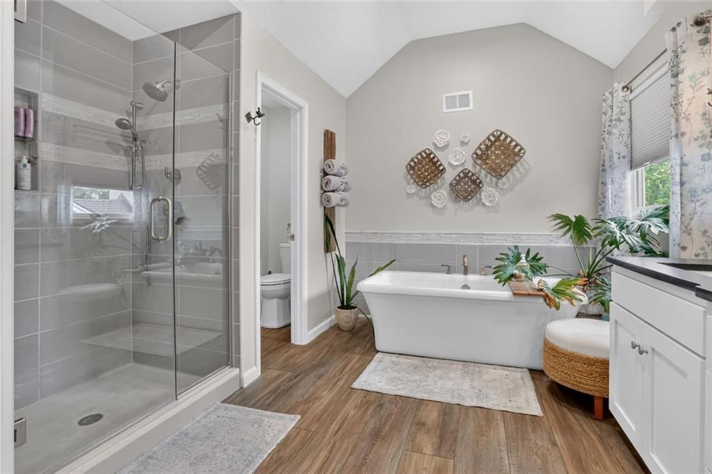 7646 N Pomona Avenue — photo 14