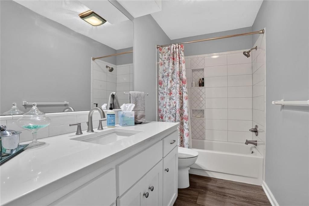 7646 N Pomona Avenue — photo 18