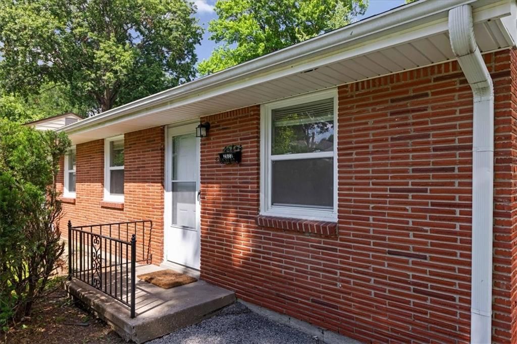 2021 S Harris Avenue — photo 2