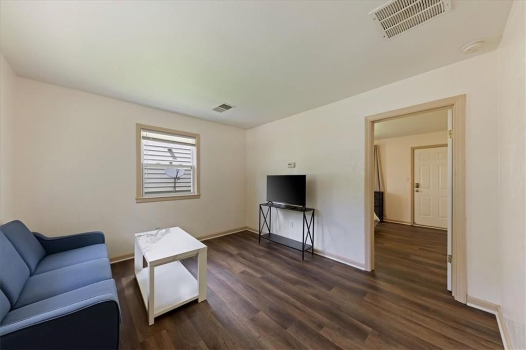 2021 S Harris Avenue — photo 5