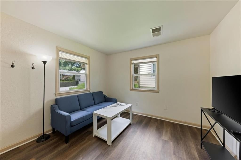 2021 S Harris Avenue — photo 6