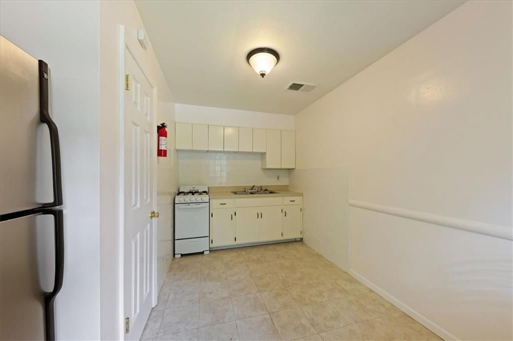 2021 S Harris Avenue — photo 8