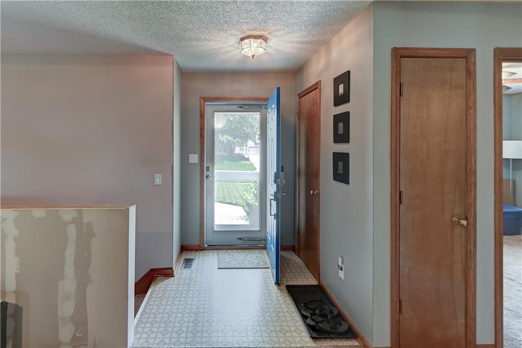 816 NE Bristol Drive — photo 4