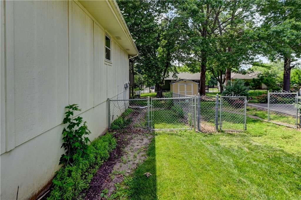 816 NE Bristol Drive — photo 42
