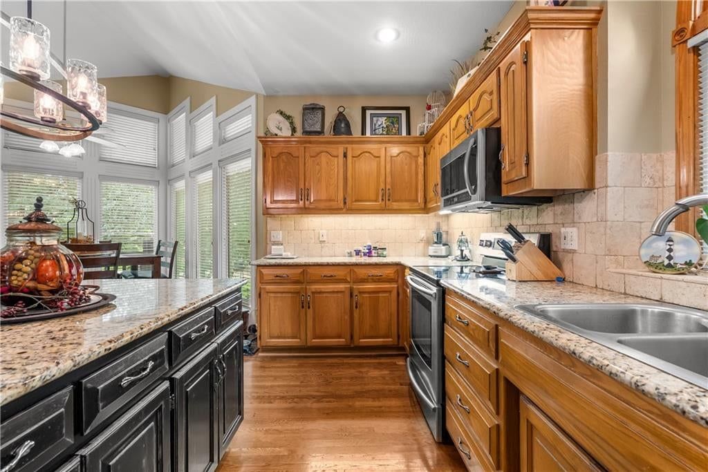 713 NE Plumbrook Place — photo 16