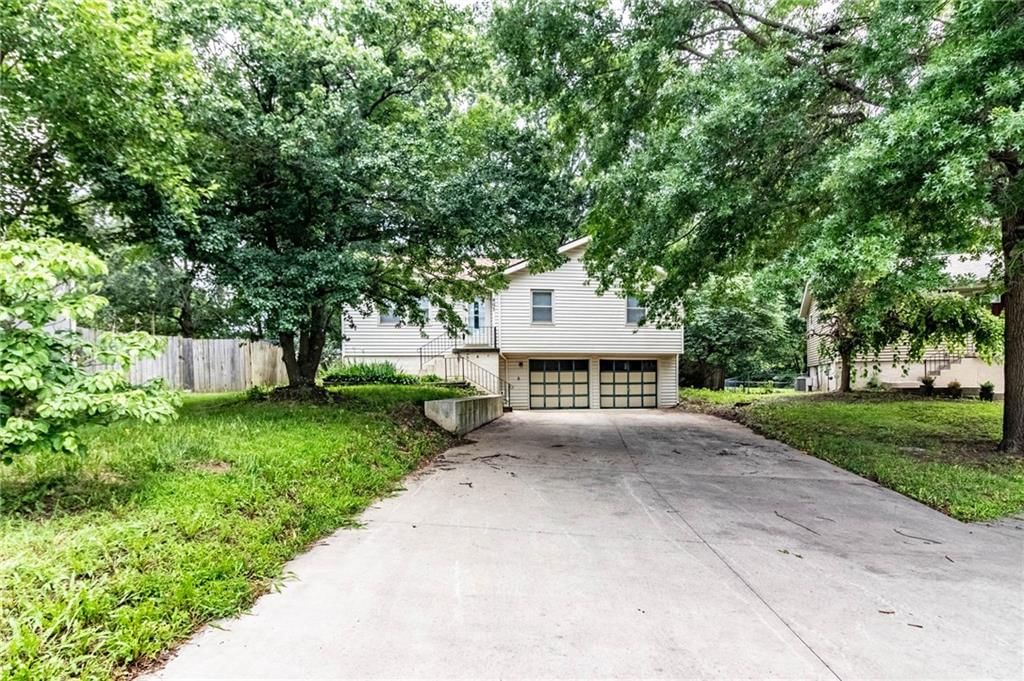 807 Britany Drive — photo 2