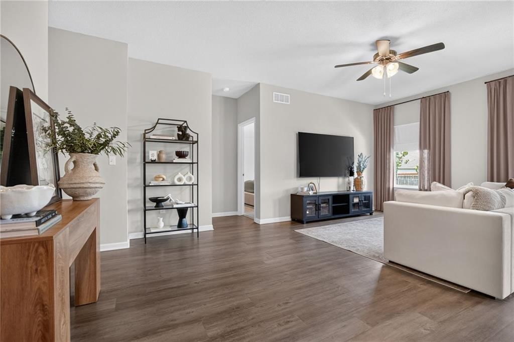 661 N Pear Street — photo 10