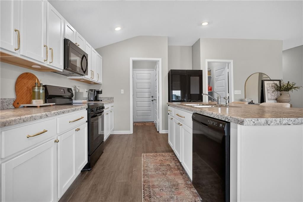 661 N Pear Street — photo 17