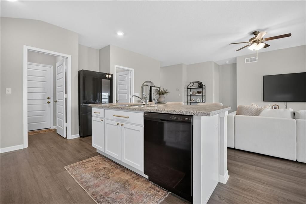 661 N Pear Street — photo 18
