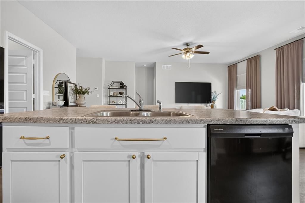 661 N Pear Street — photo 19