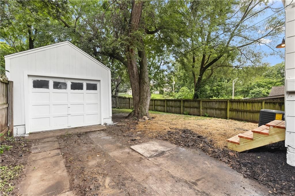 3905 N Spruce Avenue — photo 16