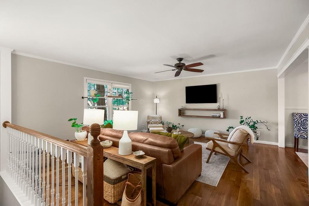 516 Oakbrook Drive — photo 2