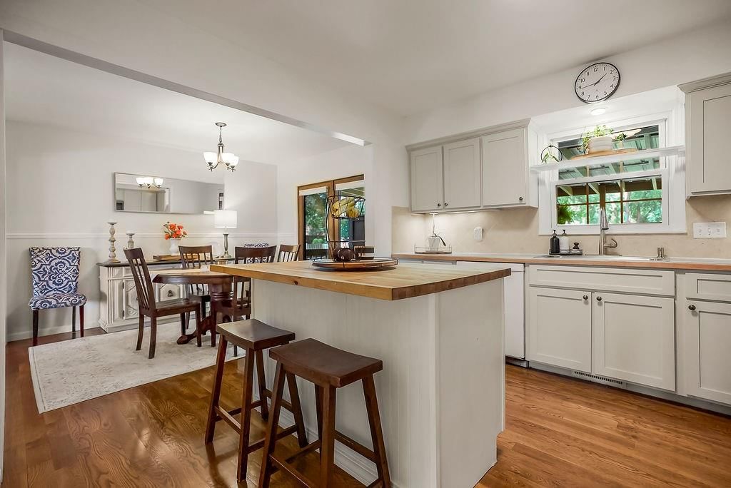 516 Oakbrook Drive — photo 10