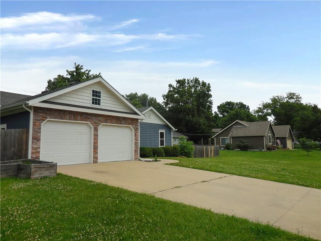 1000 Oakwood Street — photo 2