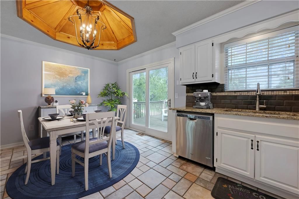2400 NE Dale Hunter Drive — photo 3