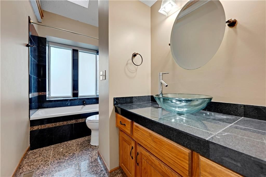 2400 NE Dale Hunter Drive — photo 22
