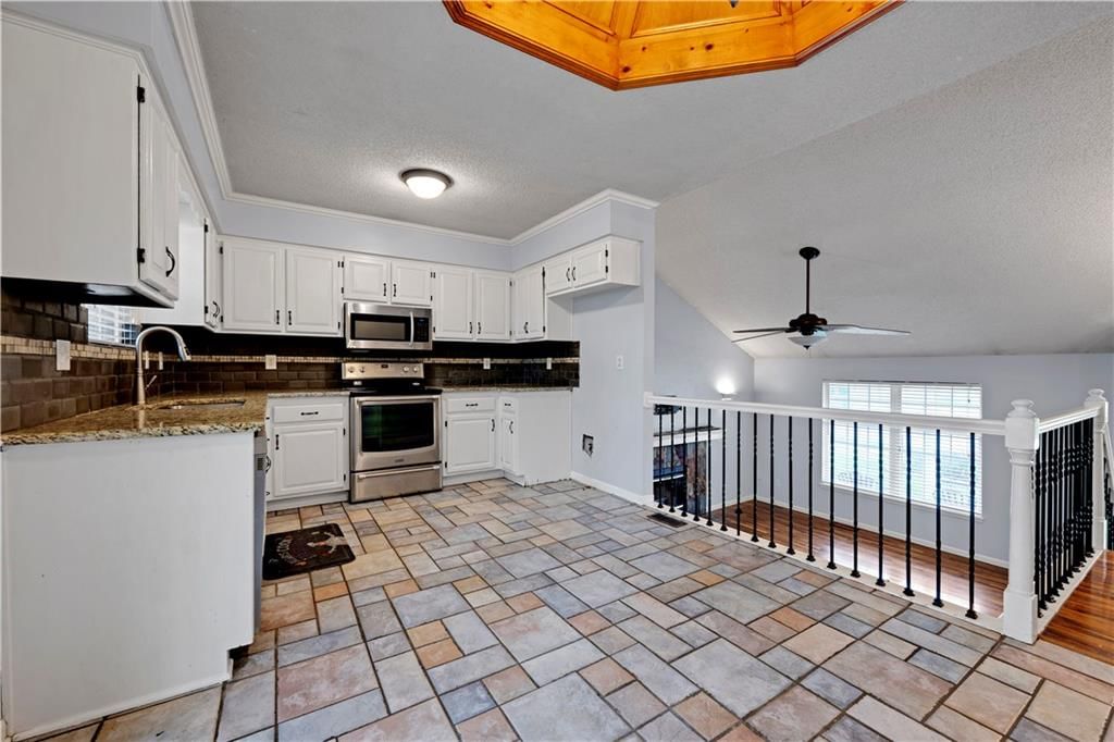 2400 NE Dale Hunter Drive — photo 25